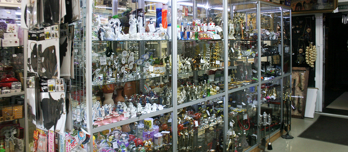 Фигурки из фарфора, керамики, полистоуна, аромалампы, каминные наборы, куклы, лупы, фляжки, вазы.